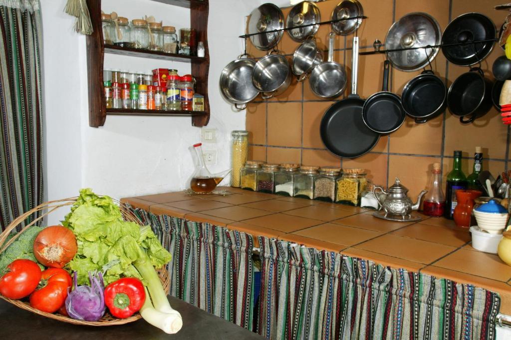 Hotel Rural Casona Santo Domingo 기마르 외부 사진